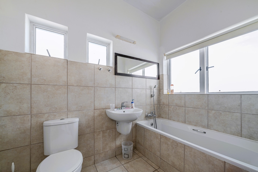 4 Bedroom Property for Sale in Reebok Western Cape